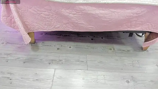 Snapshot of kendra_london chatting on 11/24/25, 11:21 kendra london online show from 11/24/25, 11:21