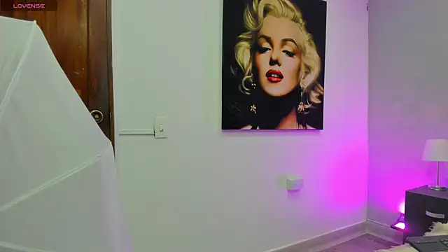 Snapshot of kendra_london chatting on 11/26/25, 11:11 kendra london online show from 11/26/25, 11:11