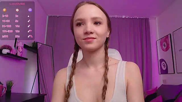 Adria Arjona online show from 04/02/26, 07:39