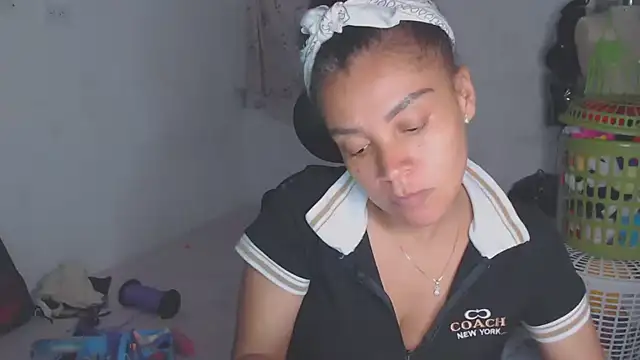 Snapshot of shayna_cute chatting on 05/17/26, 03:48 shayna cute online show from 05/17/26, 03:48