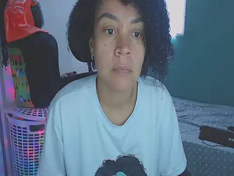 Snapshot of shayna_cute chatting on 06/19/26, 08:01 shayna cute online show from 06/19/26, 08:01