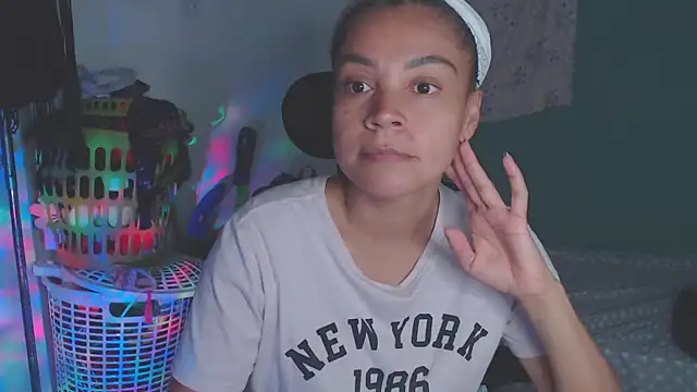 shayna cute online show from 07/01/26, 12:23