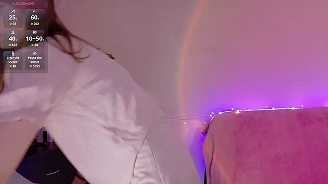 Snapshot of TinyMuse_ chatting on 11/14/25, 04:49 TinyMuse online show from 11/14/25, 04:49