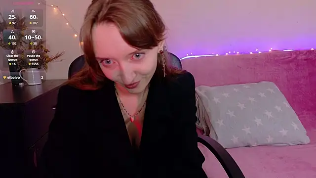 Snapshot of TinyMuse_ chatting on 11/18/25, 06:23 TinyMuse online show from 11/18/25, 06:23