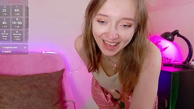 Snapshot of TinyMuse_ chatting on 12/15/25, 03:49 TinyMuse online show from 12/15/25, 03:49