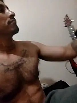 m8je online show from 11/02/25, 01:57