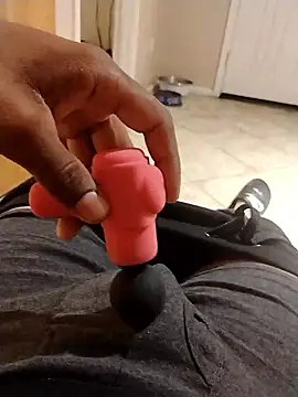 m8je online show from 11/14/25, 04:11