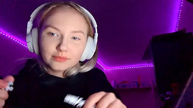 KarinRobertson online show from 11/26/25, 04:08