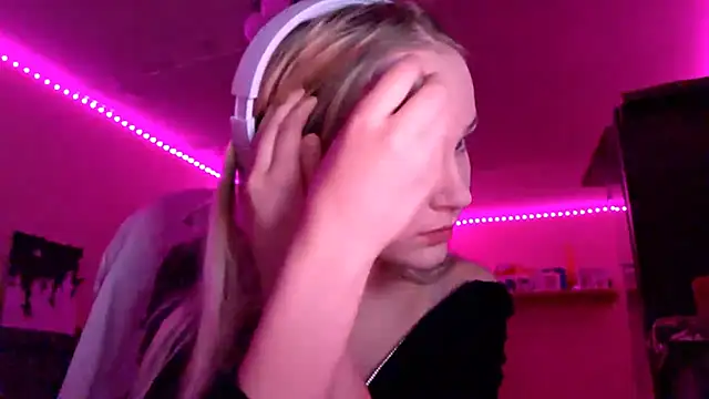 KarinRobertson online show from 11/29/25, 06:22