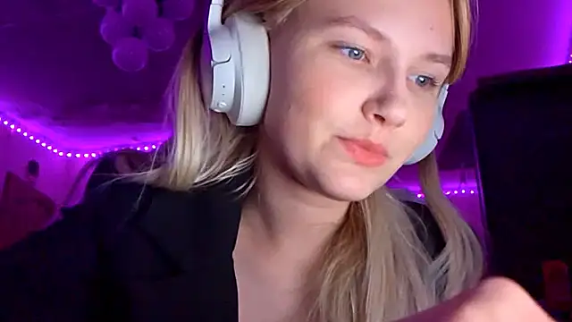 KarinRobertson online show from 12/01/25, 06:35