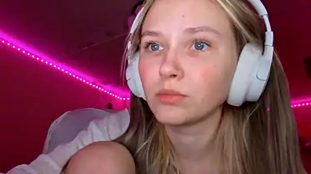 KarinRobertson online show from 12/18/25, 05:19