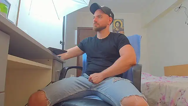 Snapshot of Ryanstone_ chatting on 07/20/26, 11:01 Ryanstone online show from 07/20/26, 11:01