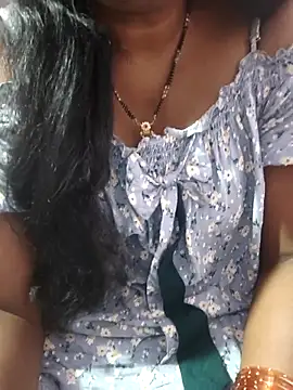 Snapshot of hyd_couple7878 chatting on 06/08/26, 01:33 hyd couple7878 online show from 06/08/26, 01:33