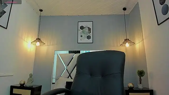 zoe-moreau online show from 03/26/26, 07:41