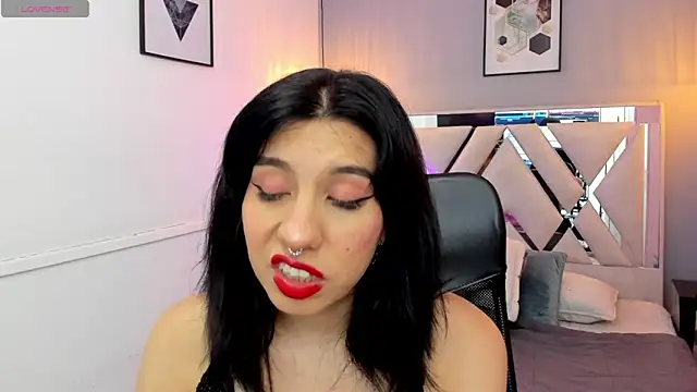 zoe-moreau online show from 04/18/26, 08:09