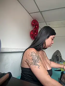 Snapshot of Valen_Ross chatting on 11/05/25, 06:08 Valen Ross online show from 11/05/25, 06:08