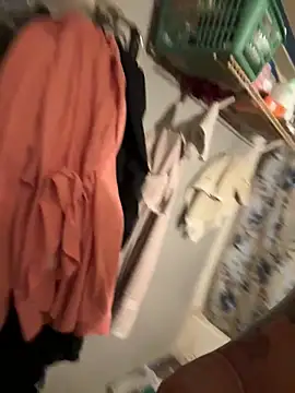 bkuterbach2015 online show from 12/16/25, 09:36