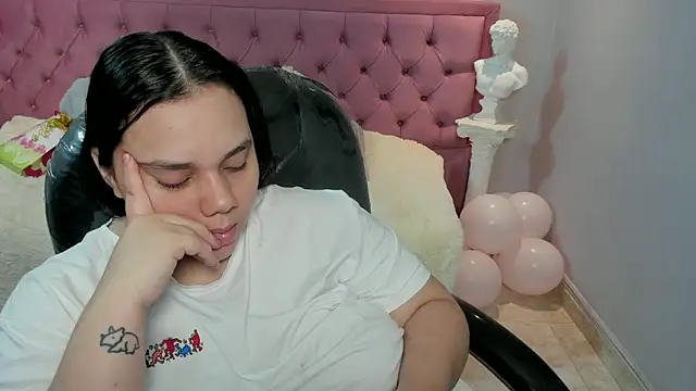 Snapshot of _chelsea_24 chatting on 05/29/26, 05:27 chelsea 24 online show from 05/29/26, 05:27