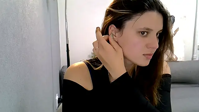 KiraHoney online show from 11/29/25, 10:24