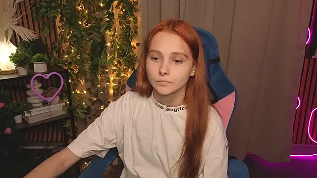 Snapshot of MarthaMack chatting on 11/21/25, 01:32 MarthaMack online show from 11/21/25, 01:32