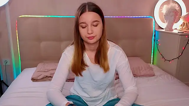 Snapshot of LauriePerez chatting on 12/22/25, 12:57 LauriePerez online show from 12/22/25, 12:57