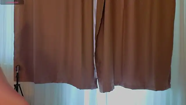 LauriePerez online show from 06/05/26, 06:31