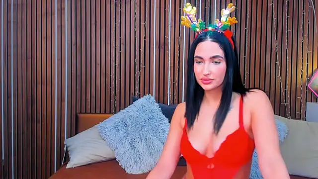 Snapshot of CamillaParis25 chatting on 12/05/25, 06:04 CamillaParis25 online show from 12/05/25, 06:04