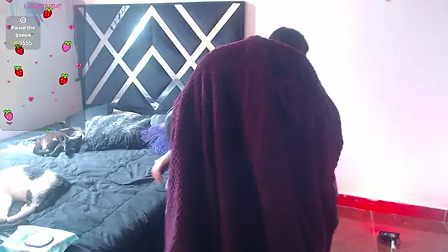 Zooee 01 online show from 11/29/25, 02:20