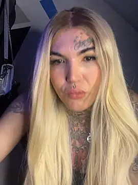 Snapshot of euscarlethotgirl chatting on 11/14/25, 10:51 euscarlethotgirl online show from 11/14/25, 10:51