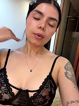 Snapshot of Salome_208 chatting on 11/08/25, 03:18 Salome 208 online show from 11/08/25, 03:18