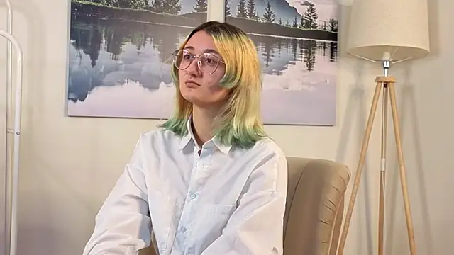 Snapshot of JoannieDrissel chatting on 11/04/25, 10:58 JoannieDrissel online show from 11/04/25, 10:58