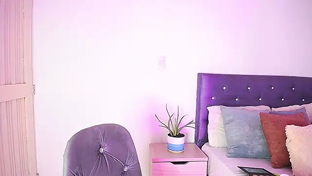 BryanaSmiths online show from 11/30/25, 10:25