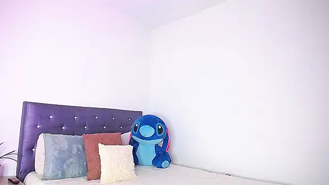 BryanaSmiths online show from 12/16/25, 02:44