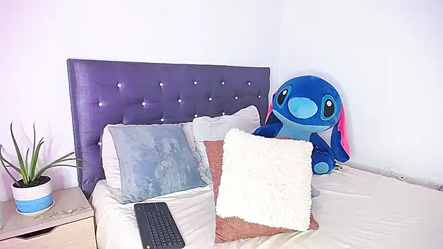 BryanaSmiths online show from 12/17/25, 02:50