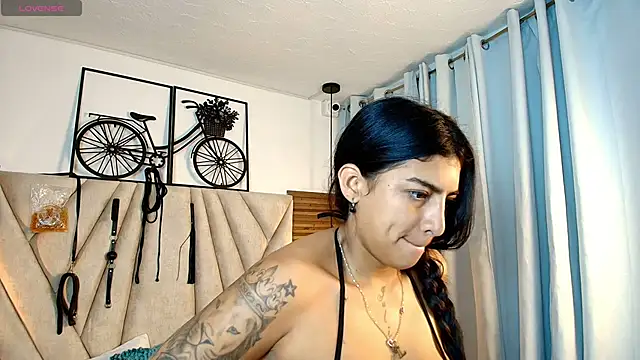 Snapshot of KimberlyFox_t chatting on 04/23/26, 12:51 KimberlyFox t online show from 04/23/26, 12:51