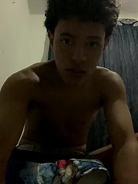 Snapshot of santicastroles chatting on 11/08/25, 03:29 santicastroles online show from 11/08/25, 03:29