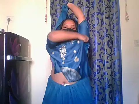 Snapshot of Mathi_cam chatting on 02/13/26, 04:41 Mathi cam online show from 02/13/26, 04:41