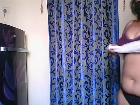 Snapshot of Mathi_cam chatting on 02/26/26, 05:28 Mathi cam online show from 02/26/26, 05:28