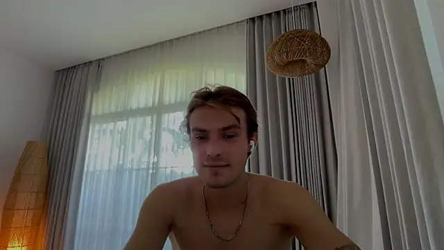 Snapshot of DanteRay chatting on 07/11/26, 05:32 DanteRay online show from 07/11/26, 05:32