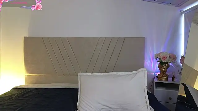 NatashaBlade  online show from 12/17/25, 12:00