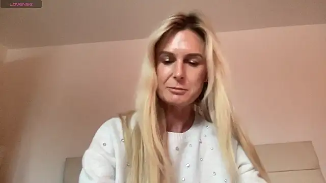 Alexis Newick online show from 11/06/25, 03:35