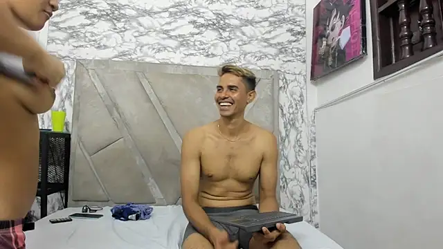 Snapshot of KiraFox1 chatting on 02/19/26, 07:54 KiraFox1 online show from 02/19/26, 07:54