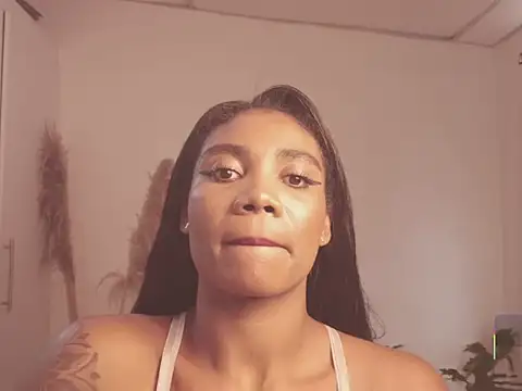 Miss Benz online show from 11/12/25, 01:55