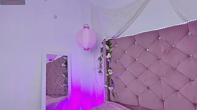 lauxury  online show from 11/12/25, 03:07