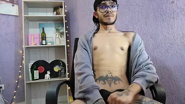 Snapshot of D4ni_king chatting on 11/05/25, 02:33 D4ni king online show from 11/05/25, 02:33