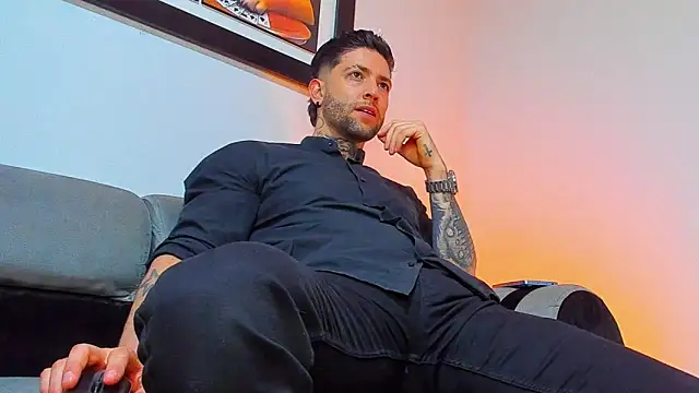 Snapshot of Supreme_Alpha chatting on 11/05/25, 02:44 Supreme Alpha online show from 11/05/25, 02:44