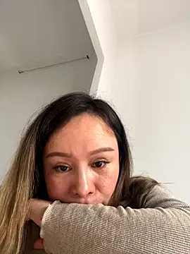 Snapshot of thu-cuoi chatting on 11/05/25, 05:40 thu-cuoi online show from 11/05/25, 05:40