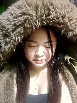 Bee-bgolden online show from 11/24/25, 03:01