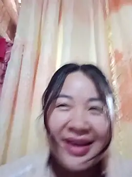 Bee-bgolden online show from 11/25/25, 03:06