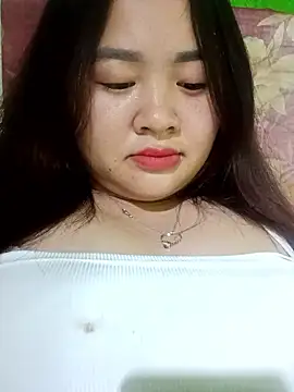 Bee-bgolden online show from 12/17/25, 03:18